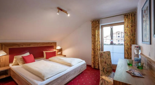 Трёхместный номер Standard с балконом alpenrose hotel-garni