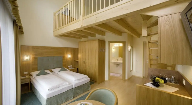 Четырёхместный семейный номер Standard с балконом Hotel Förstlerhof