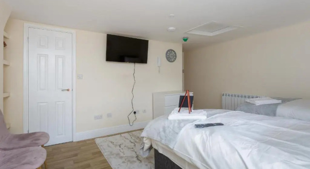 Апартаменты Standard St Marys Modern Central Huge Studio Apartments