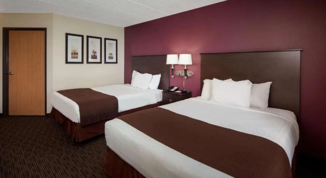 Двухместный номер Deluxe AmericInn by Wyndham Northfield