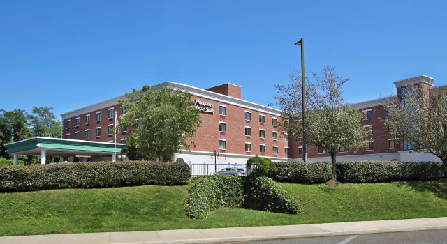 Hampton Inn & Suites By Hilton - Rockville Centre, Buchen Sie Hotel Hotels in Long Island mit Parkplatz, Parkplätze