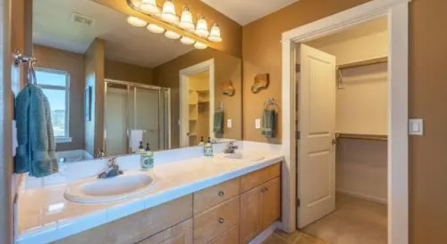West Sail-River/Mt Vw-5BR/2.5B, Buchen Sie Hotel Hood River Columbia River Gorge