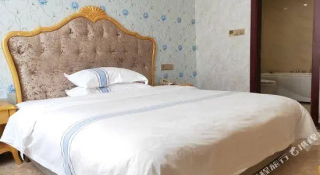 Feicui Huangguan Hotel