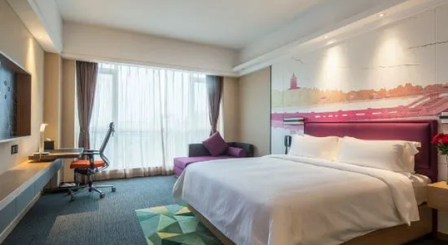 Номер Standard Hampton By Hilton Hangzhou Binjiang