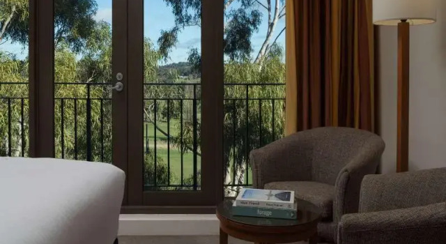 Четырёхместный семейный номер Standard с балконом Yarra Valley Lodge