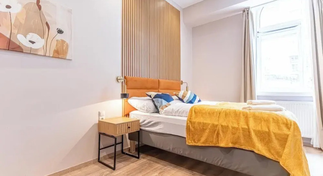 4BR Apt. for Groups 6-Min to Stadthalle