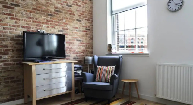 Spacious 2 Bedroom Loft In Converted School