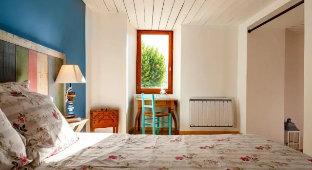 La Vieille Auberge, Rezerwuj Hostel Hostele w Drôme Provençale, Hostel