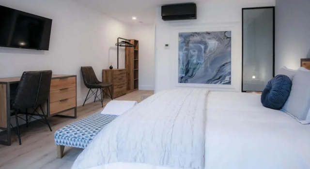 Suite 6 - Sleeping Giant Hotel - PEN Y CAE Inn