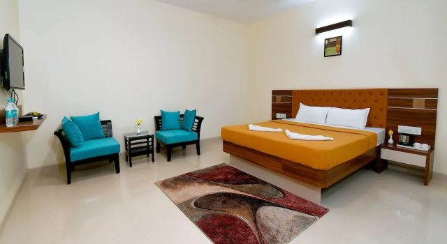 Номер Royal с балконом Hotel Sadhana Executive