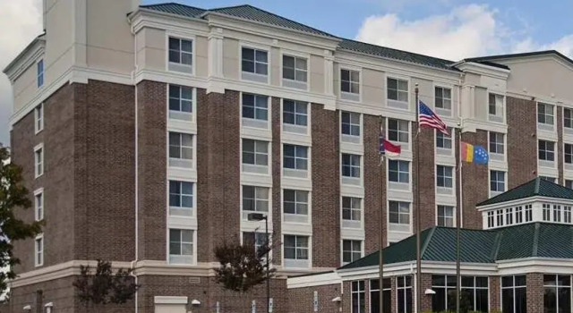 Кровать в общем номере Hilton Garden Inn Durham Southpoint