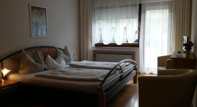 Двухместный номер Standard с балконом и с видом на реку Gästehaus Schneider