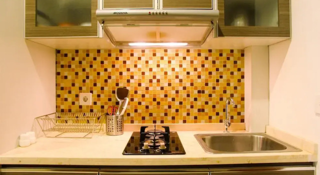Standard chambre Deluxe and Modern Studio M Gold Tower Apartment