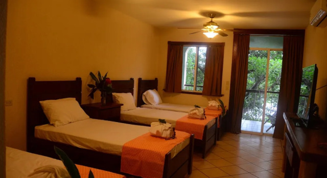 Четырёхместный номер Standard Lamanai Landings Hotel and Marina