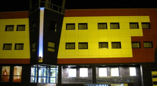 Четырёхместный полулюкс Hotel Naval Sestao