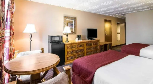 Шестиместный номер Standard Quality Inn Taos