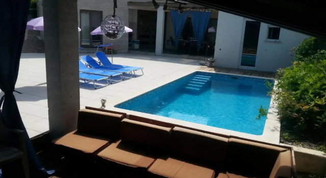 Коттедж с 3 комнатами Holiday Homes Mare