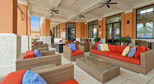 Cozy 4BR Regal Oaks w hot tub, Varaa Lomakoti Kissimmee Kissimmee