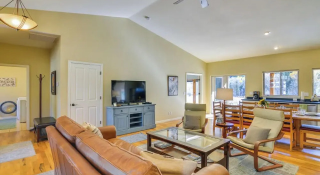 Close to Hot Springs: Chalk Creek Meadows Home!, 예약 휴가용 주택 Downtown Salida 미국