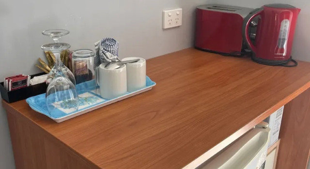 Трёхместный номер Deluxe с видом на поле для гольфа Town & Country Motor Inn