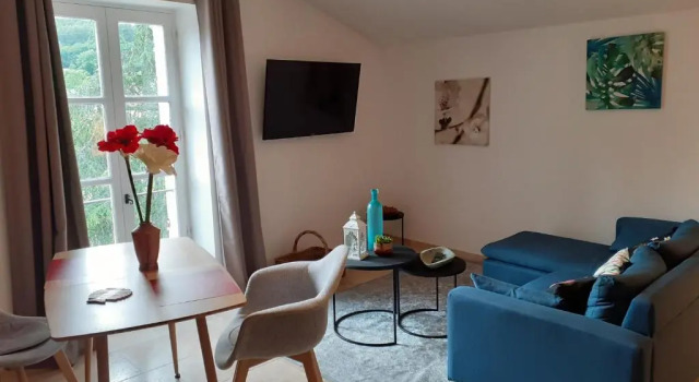 L'ARCHIMBAUDE, Book Hotel Hoteller i Pertuis med pool, Swimmingpool