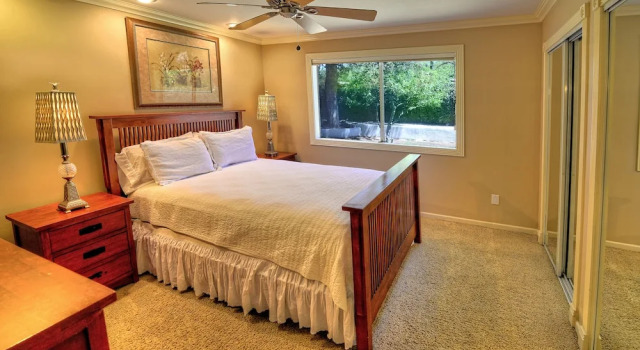 Just Listed! Kierland Home w Htd Pool and Hot tub, Забронировать Вилла Отели Скотсдейл с парковкой, Парковка