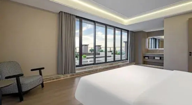 Люкс SAINT HOTEL（Chongqing Jiangbei Airport · Baoshu Lake Metro Station)