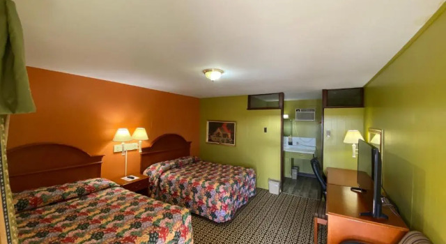 Четырёхместный номер Standard Lincoln Motel