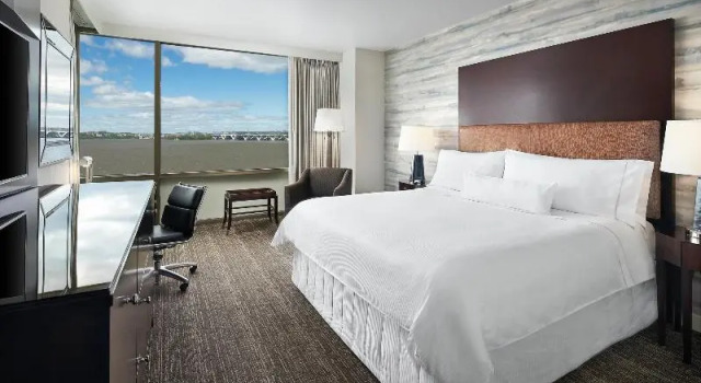 Двухместный номер Deluxe с красивым видом из окна The Westin Washington National Harbor