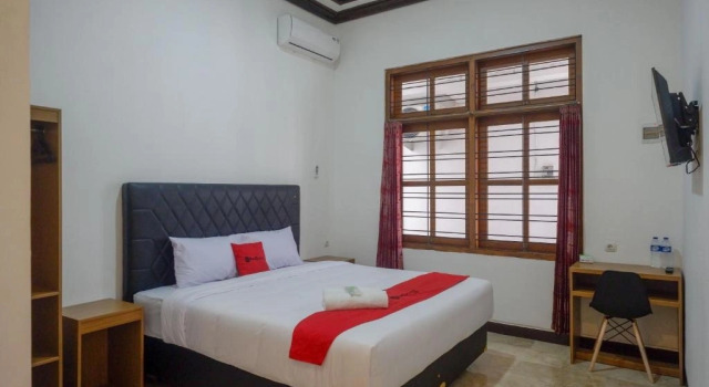 Doppel Suite RedDoorz near Kawasan Simpang Lima Area
