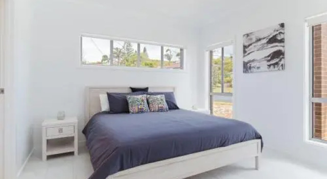 5 Bent Street - huge house with Foxtel & Aircon