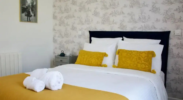 Valfrescos, Book Hotel Hoteller i Saint-Aignan med parkering, Parkering
