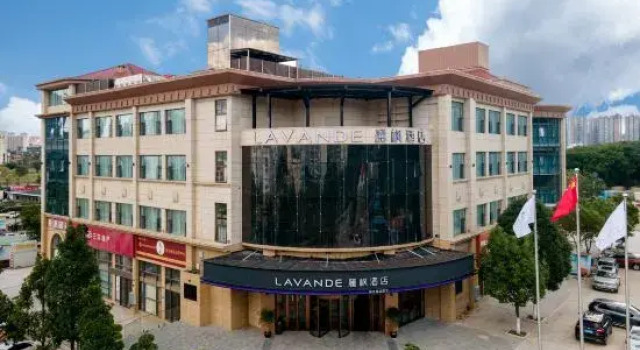 Lavande Hotel (Kunming Anning Wanda Plaza Branch), Rezerwuj Hotel Hotele w Kunming z parkingiem, Parking