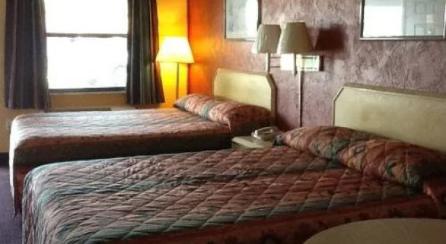 Deluxe Inn