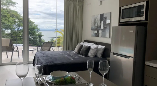 Люкс с красивым видом из окна Vista Ocean Suites