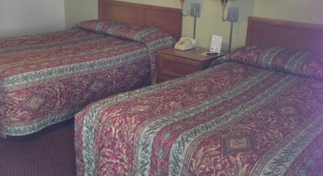 Travelers Inn and Suites, Rezerwuj Hotel Hotele w Paducah z parkingiem, Parking
