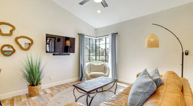 1 Mi to Grand Ave: Modern Home w/ Spacious Yard!, Забронировать Дом для отпуска Финикс 