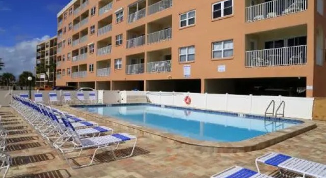 200 Beach Place Condos, Забронировать Отель Мадейра-Бич Сент-Пит-Бич, рядом с Мини-гольф Golf Beaches Blacklight Mini Golf