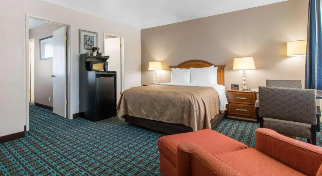 Люкс Ramada Bayside Inn & Suites Eureka