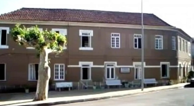 Pensao Lourenco, Rezervovat Hotel Hotely v Beira Alta s parkováním, Parkování