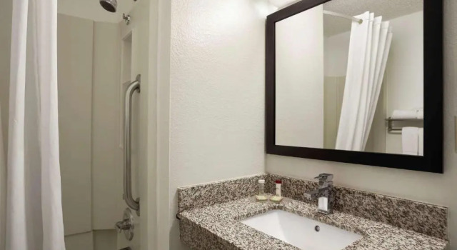 Номер Standard Super 8 by Wyndham Cedar Rapids