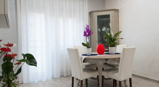 Otto House Roma, Забронировать Отель Отели Рима с парковкой, рядом с Больница Святого Камилло, Парковка