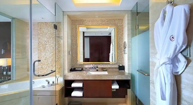 Клубный номер Deluxe Sheraton Shanghai Hongkou Hotel