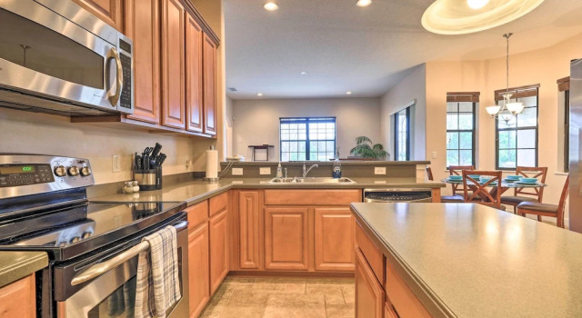 Коттедж 6 Mi to Disney: Gem w/ Pool & Spa in Kissimmee