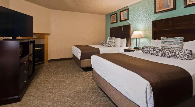 Четырёхместный номер Standard с балконом Best Western Plus Bayshore Inn