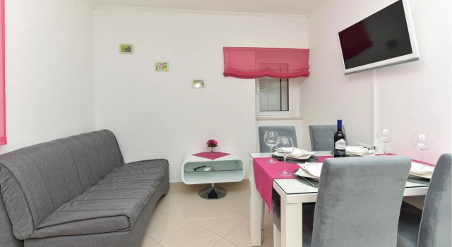 Awesome Apartment in Makarska With Wifi and 2 Bedrooms, Забронировать Апартаменты/квартира Апартаменты Макарска, рядом с Набережная Рива (Макарска), Апартаменты/квартира