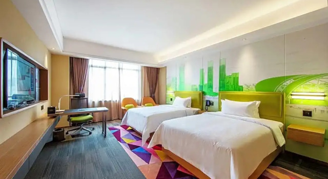 Hampton Nanchang Honggutan, Rezerwuj Hotel Hotele w Xinjian z parkingiem, Parking