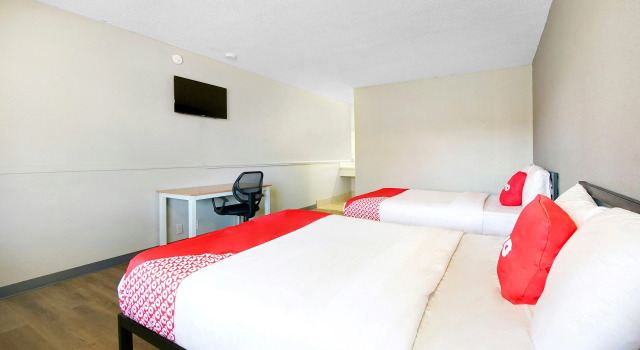 OYO Hotel Petersburg VA I-95 & E Washington St, Забронировать Отель Питерсберг Виргиния