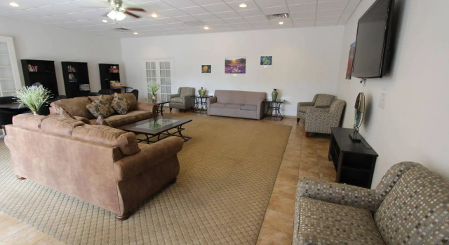 Desert Breezes Resort, Забронировать Курортный отель Палм-Дезерт Coachella Valley