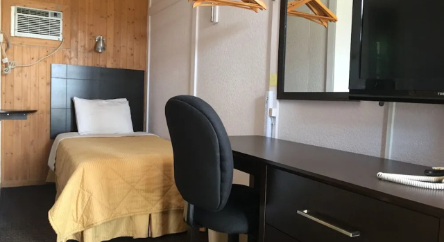 Трёхместный номер Comfort Country Squire Motel